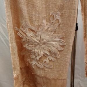 Elegant Floral Embroidered Capris